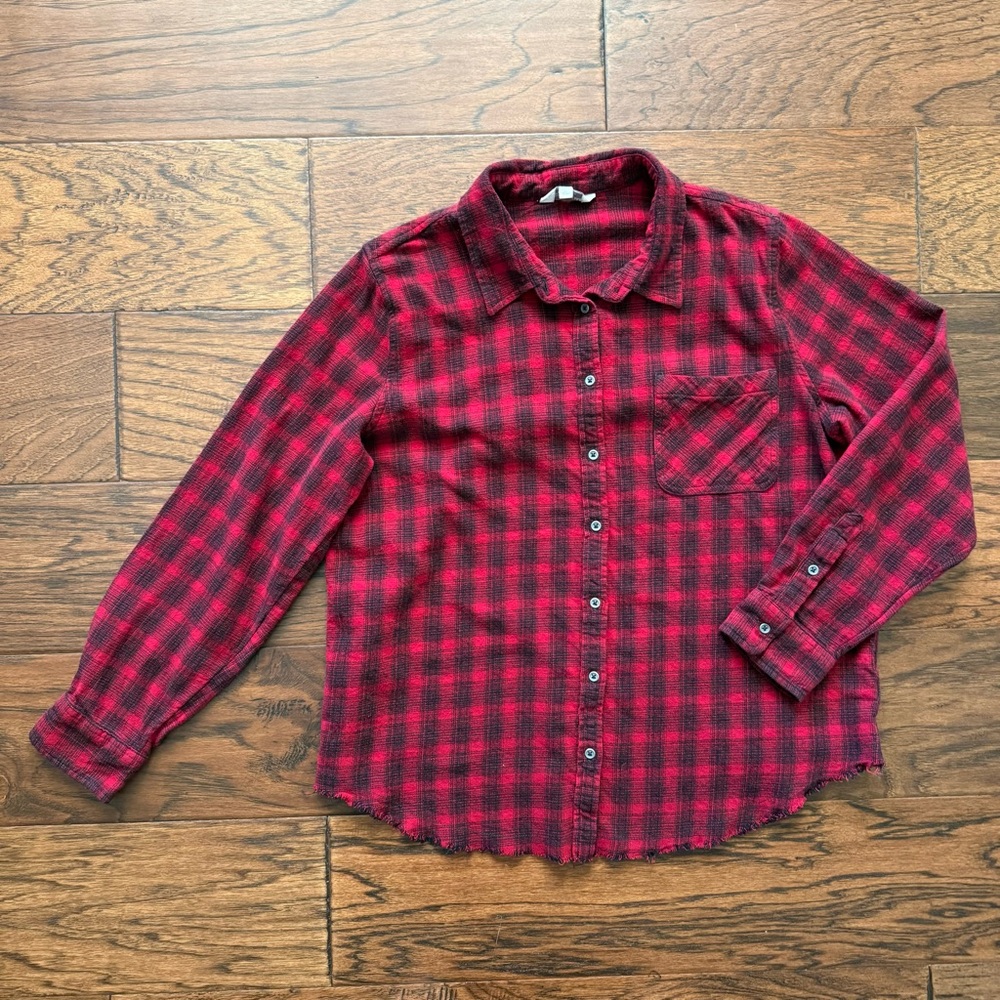 Lucky Brand Women's Size M Red Buffalo Plaid Raw Hem Flannel Button Up Shirt